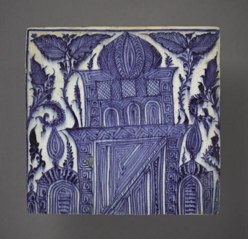 Square white tile, decorated in blue with the image of a domed, multi-storey building with two arches with tall finials on both sides. Above the two side wings are floral motifs with vines and leaves.